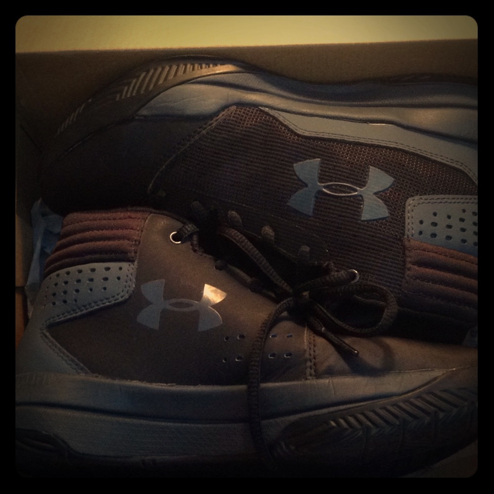 Under Armour used Kids Shoes.